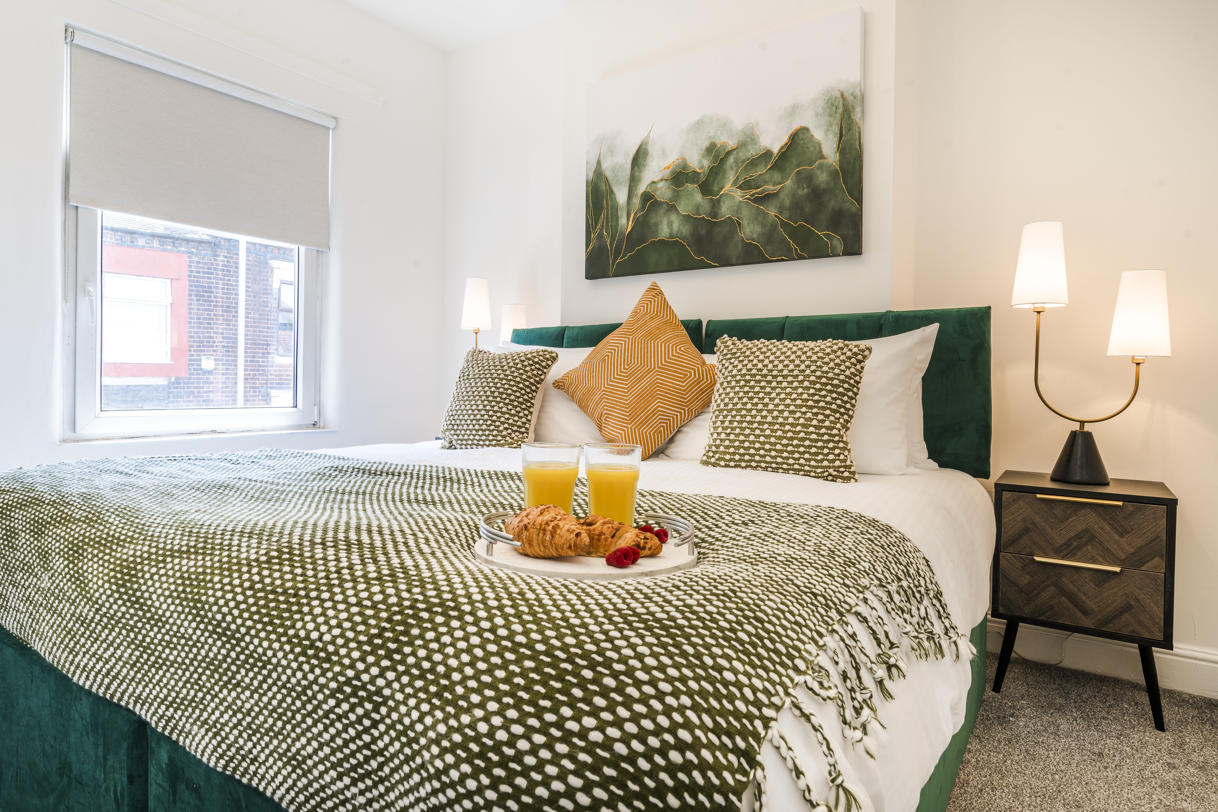 The Heron hallway and entrance area - contractor accommodation Stoke-on-Trent